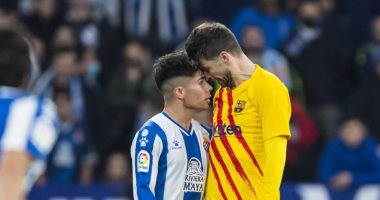 إيقاف بيكيه مباراة واحدة بعد طرده في ديربي برشلونة وإسبانيول