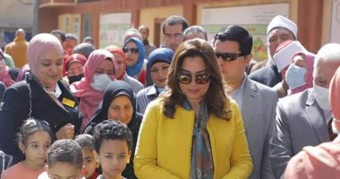 محافظ دمياط تُكرم حفظة القرآن الكريم وتفتتح معرض رياض الأطفال