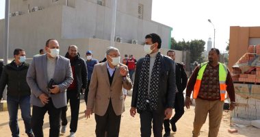 محافظ المنيا يتابع مشروعات "حياة كريمة" بقرية المعصرة بمركز ملوى.. صور