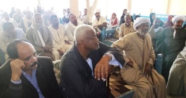 حياة كريمة.. لجان الاستماع تستكمل جلساتها مع أهالى المنصورية فى أسوان