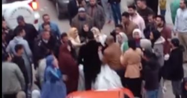 بدل الورود.. عريس يستقبل عروسه باللكمات والصفع أمام المارة فى الإسماعيلية