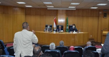 محافظ المنيا يوجه بمتابعة المقاولين المكلفين بأعمال مشروعات حياة كريمة