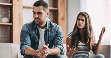 نصائح للتعامل مع الزوج اللى متعود على إفشاء أسرار بيته لأصحابه وعائلته