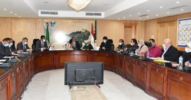 محافظ الفيوم يتابع مع وفد الوزراء معدلات تنفيذ مشروعات "حياة كريمة"