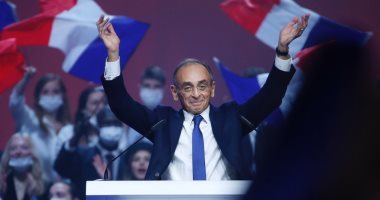 إريك زمور.. ترامب جديد يشعل الانتخابات الفرنسية.. يتعهد بحظر اسم "محمد".. يدعو لبناء "جدار أوروبى" لوقف الهجرة.. و"جارديان" تكشف: فريقه يضم كتائب إلكترونية لفيس بوك ويجرى تعديلات على ويكبيديا لتغيير التاريخ