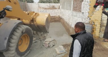 إيقاف أعمال بناء 4 منازل بدون ترخيص بقنا