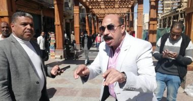 محافظ أسوان يقرر عزل رئيس حى غرب وإغلاق 4 محلات بالسوق السياحى