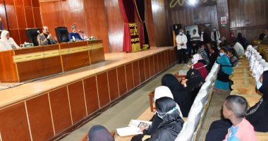 محافظ أسوان: إجراء تحاليل المخدرات أثناء اللقاءات الدورية مع المواطنين