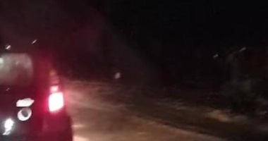 إصابة 13 شخصا فى انحراف أتوبيس بطريق الزعفرانة غارب بسبب مياه الأمطار.. لايف
