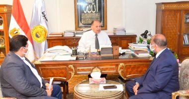 محافظ أسيوط يلتقى مسئولى الرى.. ويؤكد تكثيف جهود تبطين وتأهيل الترع