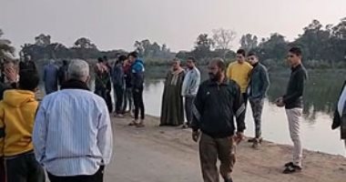 15 غطاسا يبحثون للمرة الخامسة عن ضحايا غرق ميكروباص فى بحر شبين بالغربية.. لايف