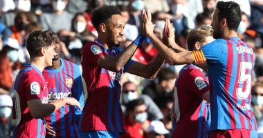 بعثة برشلونة تطير إلى نابولى استعدادًا لموقعة الدورى الأوروبى.. فيديو