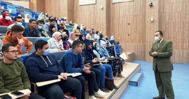 رئيس جامعة المنصورة الجديدة يتابع انتظام الدراسة مع بداية الفصل الدراسى