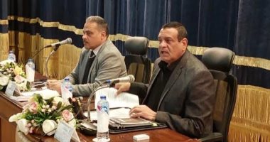 محافظ البحيرة يقيل 3 رؤساء قرى لتقصيرهم فى الحفاظ على الرقعة الزراعية