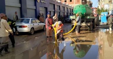 استمرار تكثيف أعمال سحب وشفط مياه الأمطار بالشوارع فى الشرقية.. صور