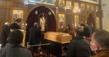 وصول جثمان الكاتب الكبير خليل حنا تادرس لكنيسة الملاك ميخائيل استعدادا لقداس الجنازة