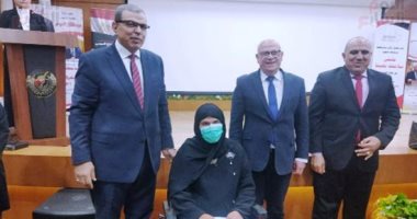 حياة كريمة.. وزير القوى العاملة يسلم 3306 وثائق تأمين للعمالة ببورسعيد "فيديو"