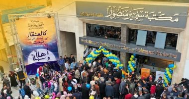 ‎بعد عام على تدميرها.. مكتبة سمير منصور فى غزة تنفض غبار الحرب وتعود للحياة