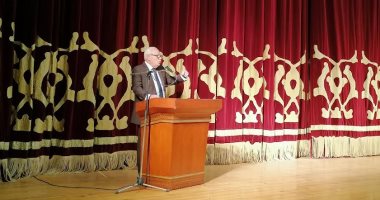 محافظ بورسعيد: معلم الدرس الخصوصي ليس مدرسا بل تاجر علم زائف يتاجر بأولادنا
