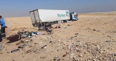 مصرع 5 أشخاص وإصابة سائق فى تصادم تريلا وملاكي بالصحراوي الغربى بإسنا