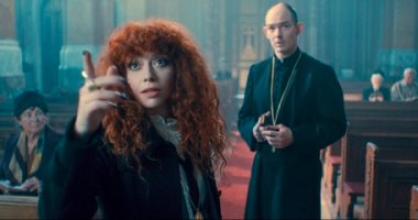 شاهد 4 صور من الموسم الثانى لمسلسل Russian Doll بعد 3 سنوات من الجزء الأول