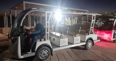 سيارات الجولف تنقل السائحين داخل معبد أبوسمبل لمتابعة تعامد الشمس.. صور