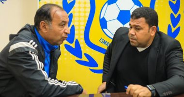 حمد إبراهيم يتسلم تقريرا عن الإسماعيلى من أشرف خضر قبل مواجهة الجونة