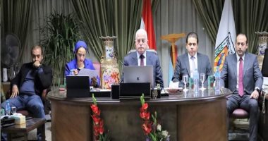 محافظ جنوب سيناء يعقد مؤتمرا موسعا لحل مشاكل المستثمرين المتعثرين