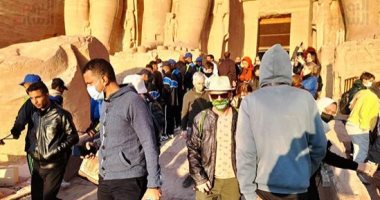 محافظ أسوان: 6 آلاف سائح "أجنبى ومحلى" شاهدوا تعامد الشمس (صور)