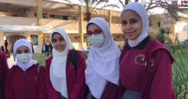صوت من ذهب.. "أحمد" طالب ثانوى يعمل بائع ورد 10 ساعات يوميا ليستكمل دراسته.. أتم حفظ القرآن فى الحادية عشرة من عمره وختمه 5 مرات.. حلمه الالتحاق بإذاعة القرآن الكريم.. ومثله الأعلى الشيخ عبد الفتاح الطاروطى