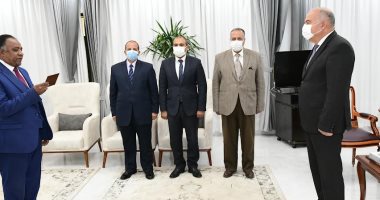 محافظ قنا يشهد حلف اليمين لمديرى الشباب والرياضة والتعليم بنجع حمادى