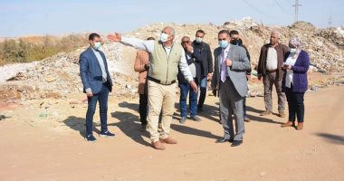 محافظ الوادى الجديد يبحث خطة تطوير منطقة الحرفيين بالخارجة
