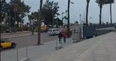 الطقس الآن .. شاهد بدء العاصفة الترابية على الإسكندرية فى زعابيب أمشير