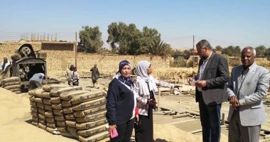 محافظ أسوان يتابع تنفيذ أنشطة وفعاليات بالقرى والنجوع المستهدفة لحياة كريمة