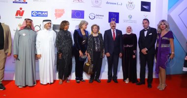 سوسن بدر وبسمة وداليا البحيرى فى حفل افتتاح أسوان الدولى لأفلام المرأة