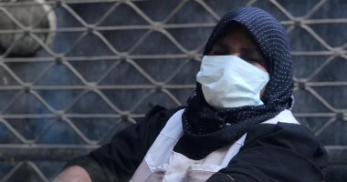 أسوانية بـ100 راجل.. شاهد حكاية "أم أميرة" وكفاح 30 سنة مع "قلى" البطاطس بوسط البلد