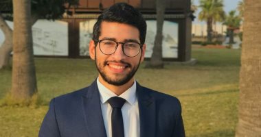 محافظ مطروح يهنئ الطالب عمر الأول عالميا فى الإنشاد الدينى بمسابقة بورسعيد