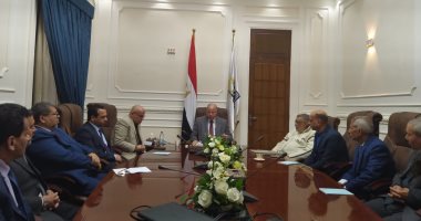 محافظ القاهرة يناقش تحسين الخدمات المقدمة لـ14 ألف موظف بالمحافظة