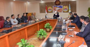 تفاصيل اجتماع نائب محافظ مطروح مع عدد من أصحاب المشروعات