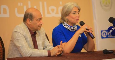 طارق الشناوى بـ مهرجان أسوان: سوسن بدر حققت أمنية والدتها فى الشهرة والتمثيل