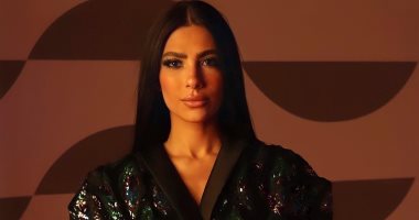 استوحي تسريحة شعرك من الفنانة هدى المفتي.. بسيطة ومناسبة لكل البنات
