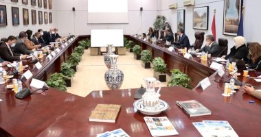 مصر تستضيف السياح الروس والأوكرانيين وإقامتهم بالفنادق حتى عودتهم لبلادهم