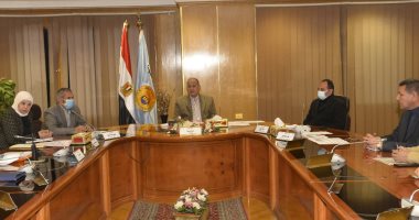 محافظ أسيوط يتابع مع مسئولى أملاك الدولة ورؤساء المدن ملف التقنين