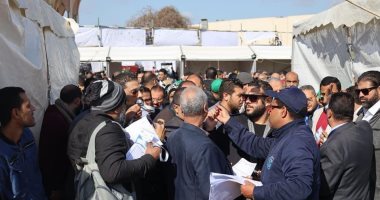 بدء توافد المهندسين على انتخابات النقابة العامة بمركز المؤتمرات.. صور