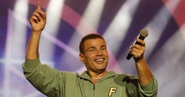عمرو دياب يتألق فى حفله بالرياض ويغنى أشهر أغانيه على مدار ساعتين (صور)