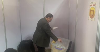 المهندس هانى ضاحى يدلى بصوته فى انتخابات نقابة المهندسين بقاعة المؤتمرات.. صور