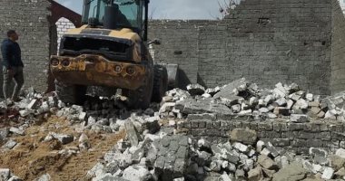 إزالة تعديات على الأراضى الزراعية وأملاك الدولة بالإسماعيلية