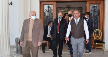 رئيس اللجنة العليا لانتخابات نقابة المهندسين يتفقد لجان البحر الأعظم.. صور