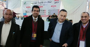 رئيس جامعة الإسكندرية يدلى بصوته فى انتخابات نقابة المهندسين 