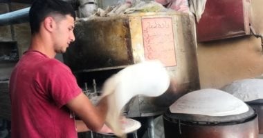"الفراشيح" رغيف العيش السيناوى يتحول لفكرة مشروعات ناجحة للشباب.. مخابز مخصصة لإنتاجه فى مدن شمال سيناء.. قديما يطهى على الصاج ونار الحطب وحديثا يجهز فى أفران مخصصة.. شباب أمام كل فرن يتفننون فى تشكيله.. صور